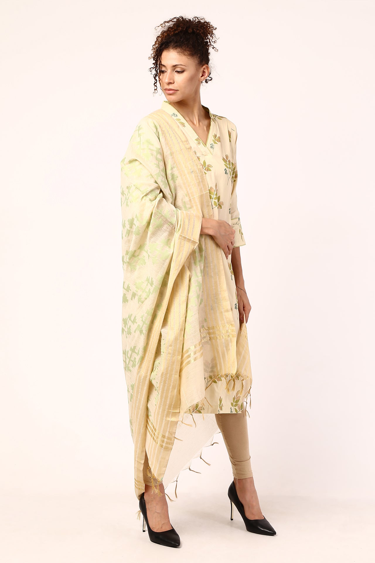 AMODINI OFF-WHITE AND GREEN BLENDED DUPATTA