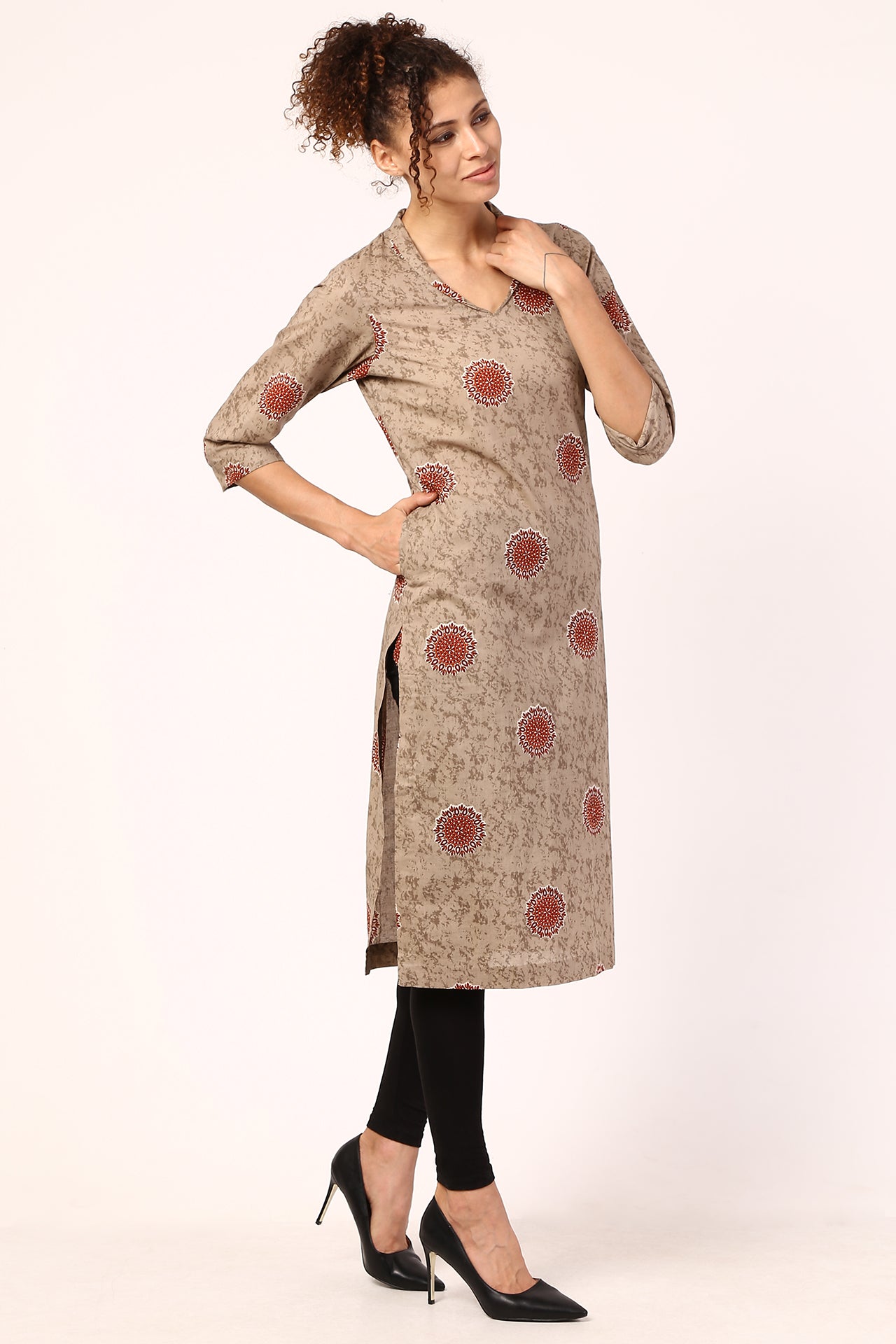 AMODINI BROWN AND ORANGE FOLDED COLLARED COTTON STRAIGHT KURTA